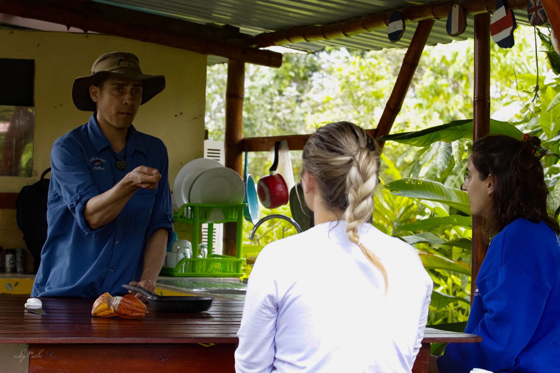 Essence Arenal Cacao Tour